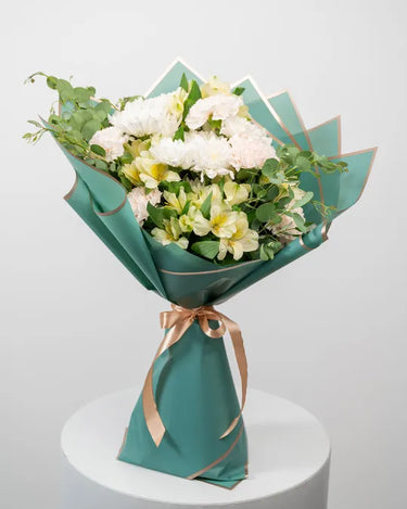 Occasional Flowers, Garden Delights, Bright Colors, Mixed Bouquet, Vibrant Blooms